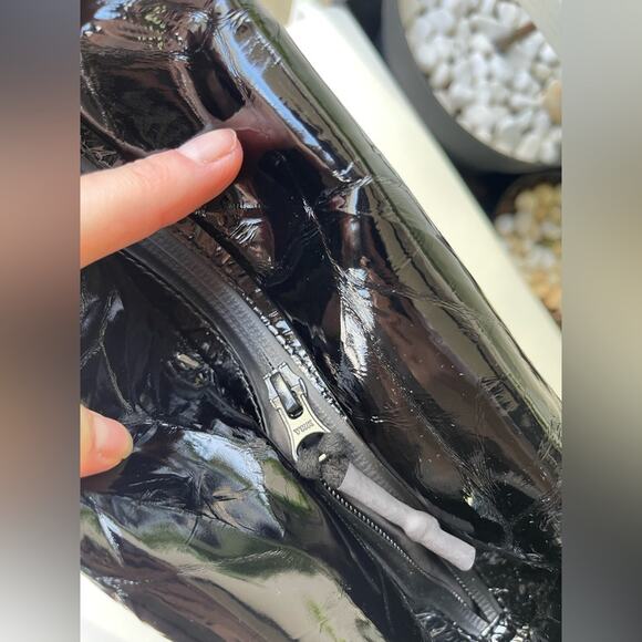 🌿 KASSL Bag Lady Lacquered Leather Shoulder Bag in Black - Picture 4 of 17